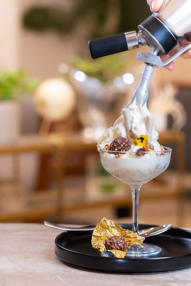 Aduna Bistro
